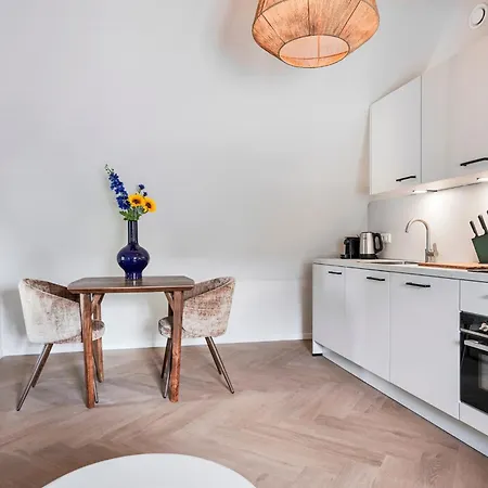 Designer For Couples, Centre Apartmán
