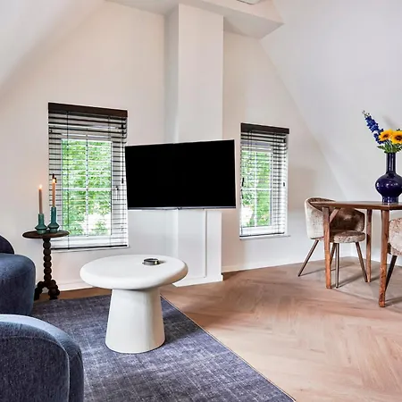 Designer For Couples, Centre Apartmán