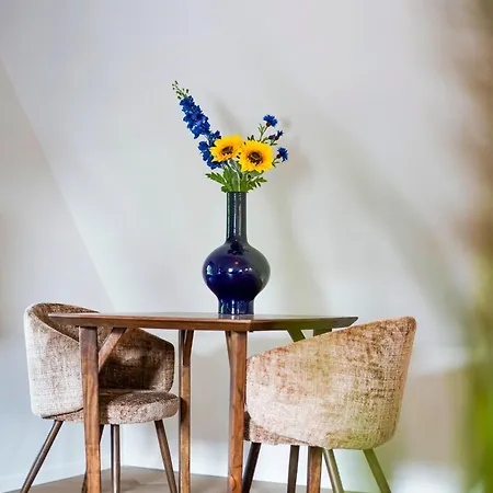 Designer For Couples, Centre Velden